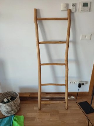 Escalera de madera para toallas