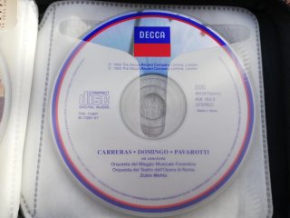Estuche con 13 CDs de música variada