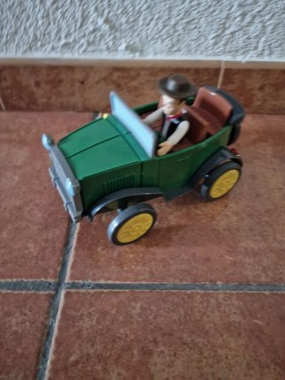 Coche de juguete verde