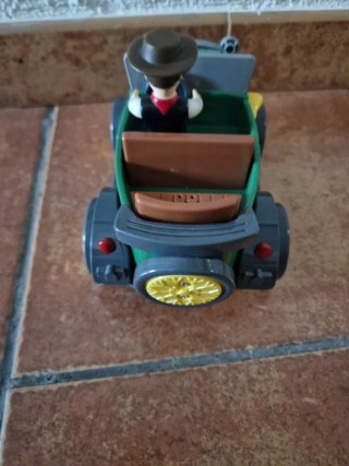 Coche de juguete verde