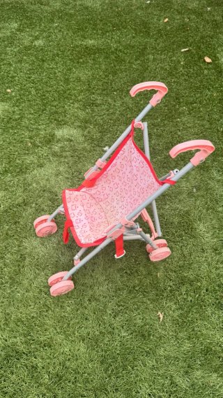 Carrito de bebé rosa y gris