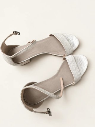 Sandalias Blancas con Textura