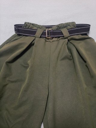 Pantalón verde oliva con cinturon