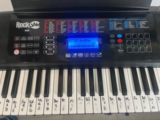 Piano Rockjam con soporte y pedal