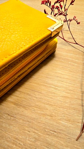 Billetero Cartera de Mano Amarillo