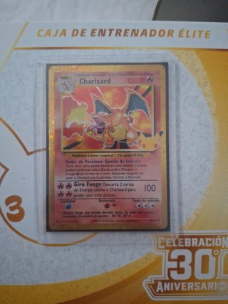 Carta Pokémon Charizard 30 Aniversario