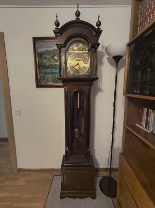 Reloj de pie antiguo