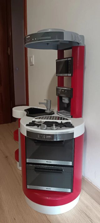 Cocinita de juguete Miele roja
