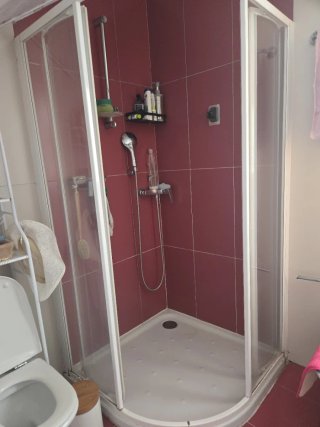 Se alquila habitación información al 626767177.