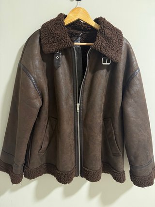 Chaqueta efecto piel con borreguito
