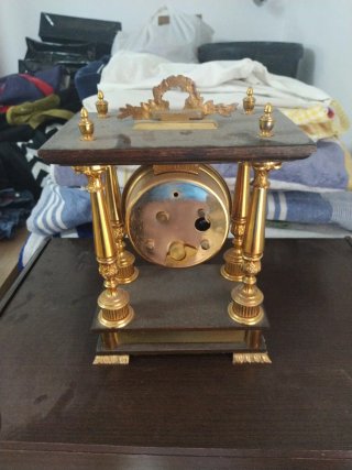 Reloj de sobremesa dorado