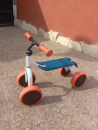 Correpasillos Decathlon 4 ruedas