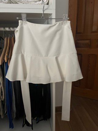 Falda Blanca con Volante