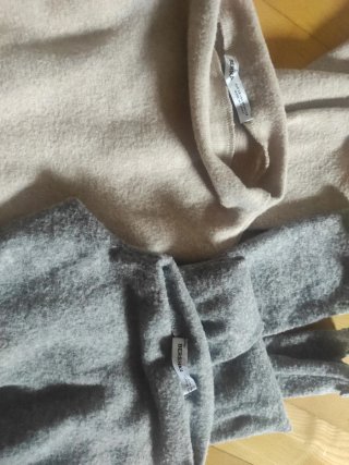 2 Jerséis por 4€. Bershka. Talla XS