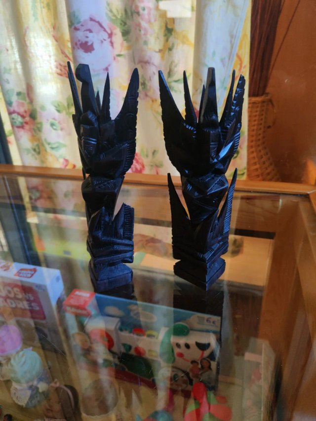 2 Figuras de Garuda Talladas en Madera