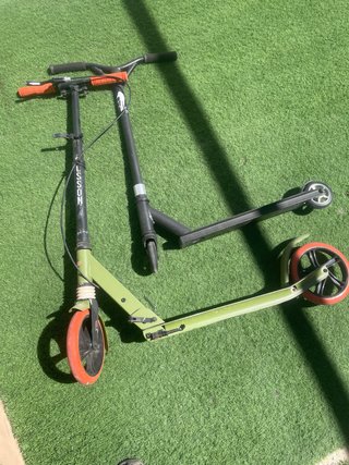 Patinete  verde y negro