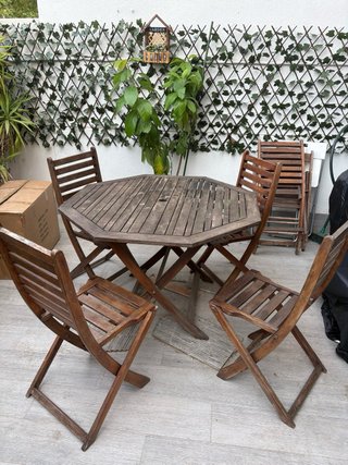 Conjunto de Mesa y 4 Sillas de Jardín