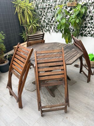 Conjunto de Mesa y 4 Sillas de Jardín
