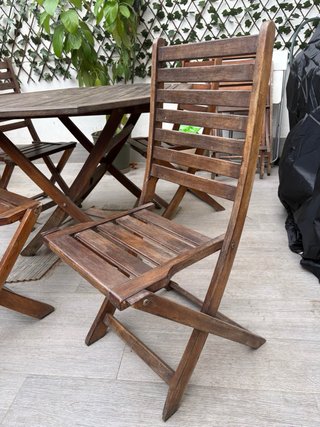 Conjunto de Mesa y 4 Sillas de Jardín
