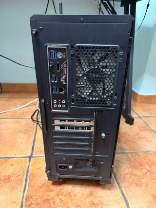 Torre Ordenador MSI Negra