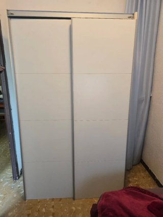 Armadio con porte scorrevoli bianco