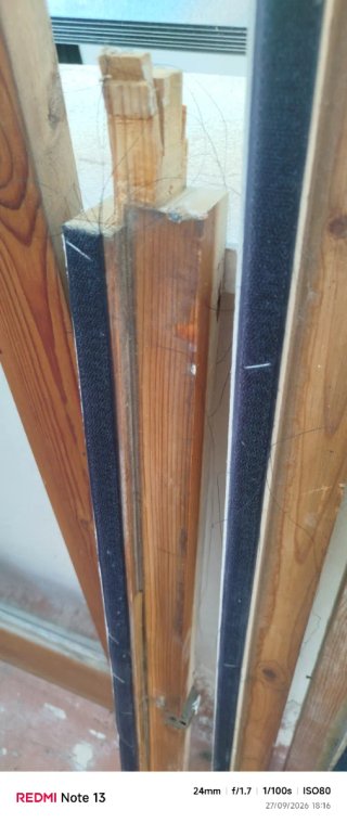Puerta Doble de Madera