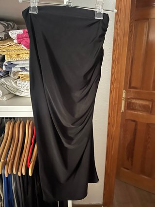 Falda Negra con Drapeado Lateral