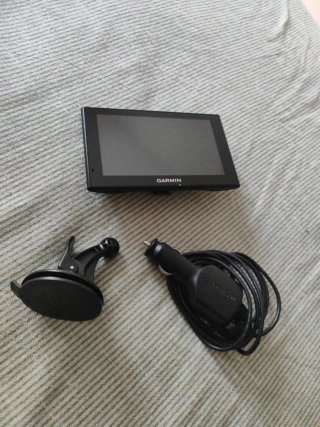 GPS Garmin con soporte y cargador