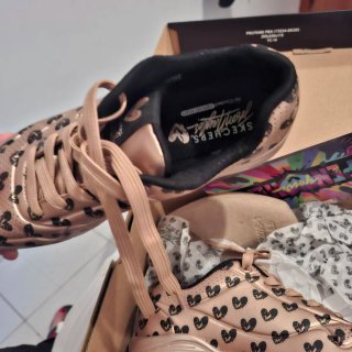 Zapatillas Skechers Doradas con Estampado