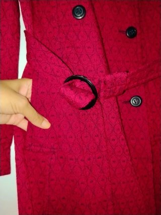 Abrigo de lana color borravino/borgoña estampado