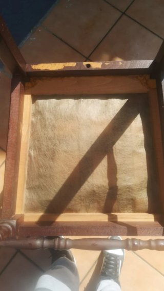 Sillas de madera tapizadas mostaza