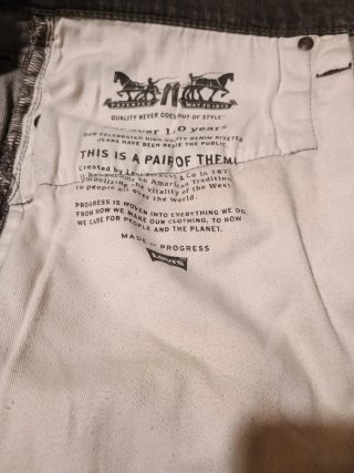 Pantalón vaquero Levi's gris