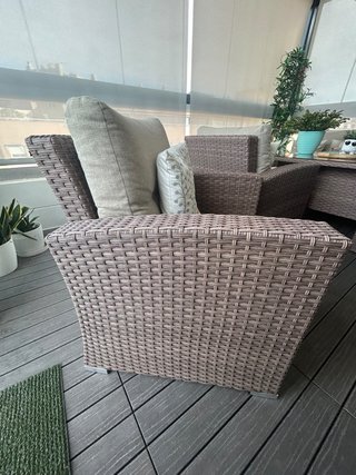 Conjunto terraza ratán: sofá, sillones y mesa