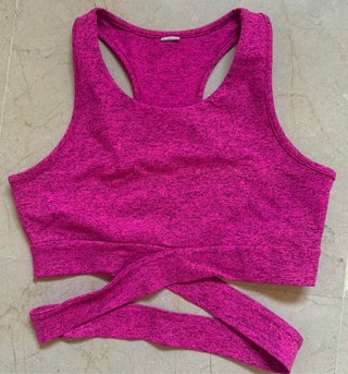 Top sportivo rosa con finitura testurizzata