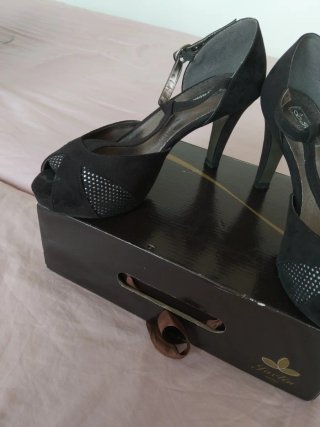 Zapatos de tacón Jaclin negros y plateados