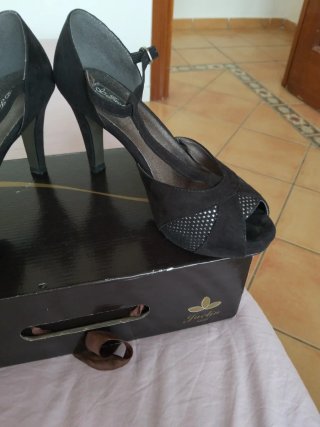 Zapatos de tacón Jaclin negros y plateados