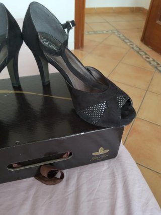Zapatos de tacón Jaclin negros y plateados