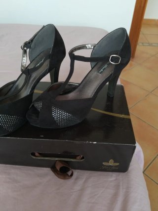 Zapatos de tacón Jaclin negros y plateados