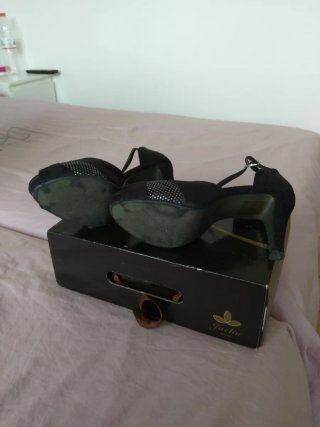 Zapatos de tacón Jaclin negros y plateados
