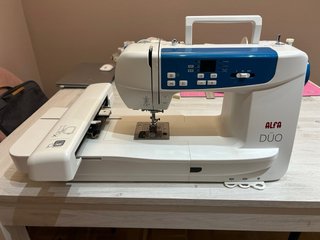 Máquina de coser y bordar Alfa Dúo.