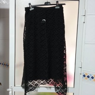 Falda de encaje negra