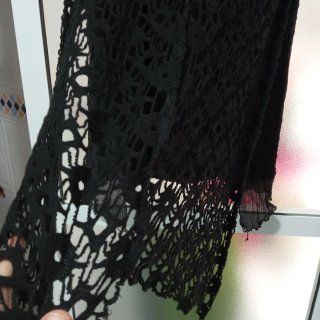Falda de encaje negra
