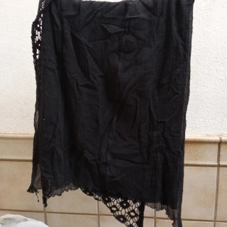 Falda de encaje negra