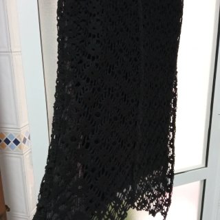 Falda de encaje negra