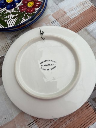 3 Platos decorativos pintados a mano y regalo otro