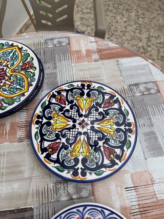 3 Platos decorativos pintados a mano y regalo otro