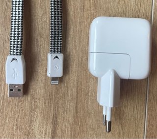 Cargador Apple 12W y Cable iPhone