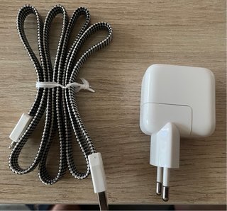 Cargador Apple 12W y Cable iPhone