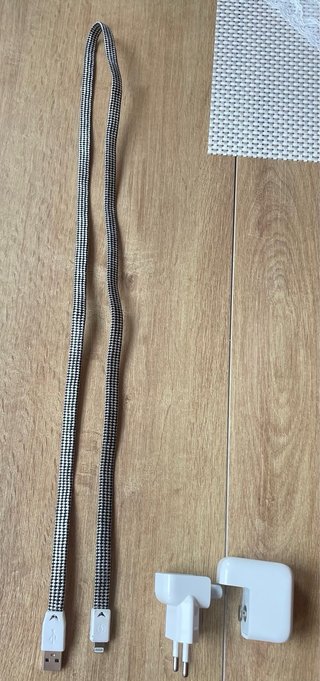 Cargador Apple 12W y Cable iPhone