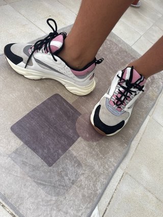 Zapatillas Deportivas Blancas y Rosas Talla 42.